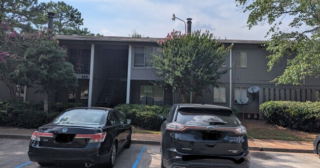 Building Photo - 405 Skyview Dr