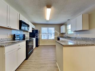 Building Photo - 132 Kingsbridge Dr