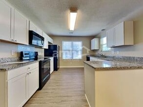 Building Photo - 132 Kingsbridge Dr