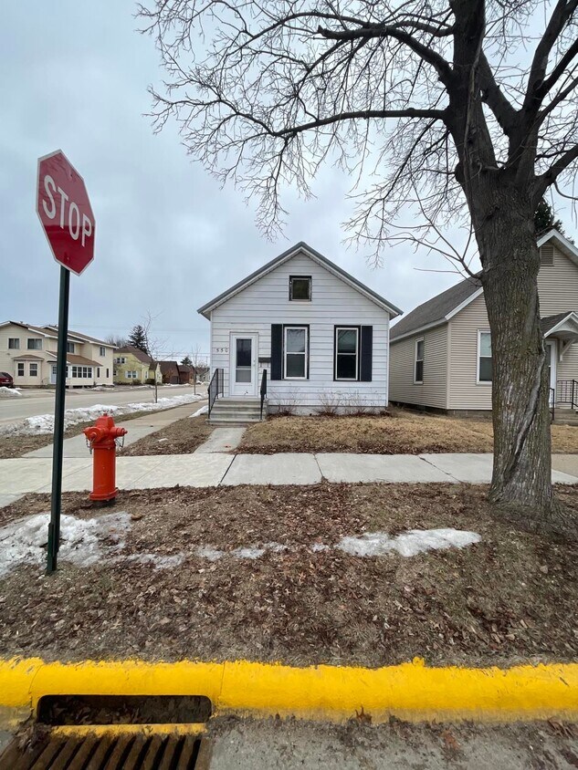Primary Photo - 550 E 9th St