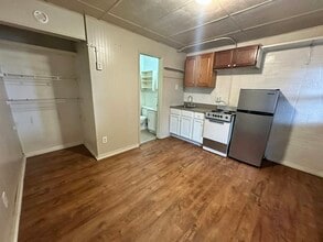 Building Photo - 525 E Omaha St