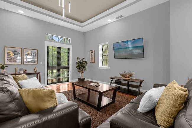 Building Photo - 14590 Damai Ln