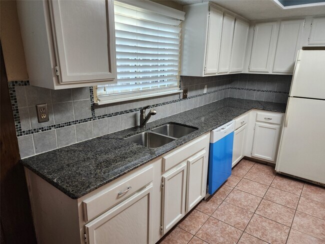Foto del edificio - 7615 Fur Market Dr
