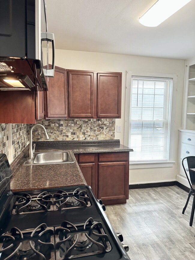 Building Photo - 1009 Madison St