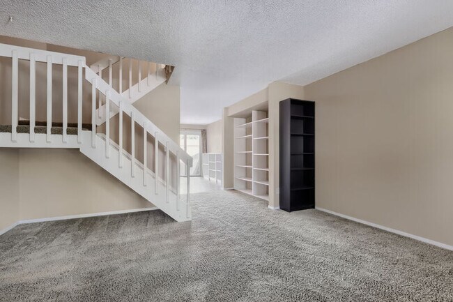 Foto del edificio - 6749 Mountain Top Ln
