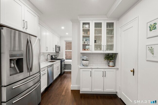 Foto del edificio - 70 Strawberry Hill Ave