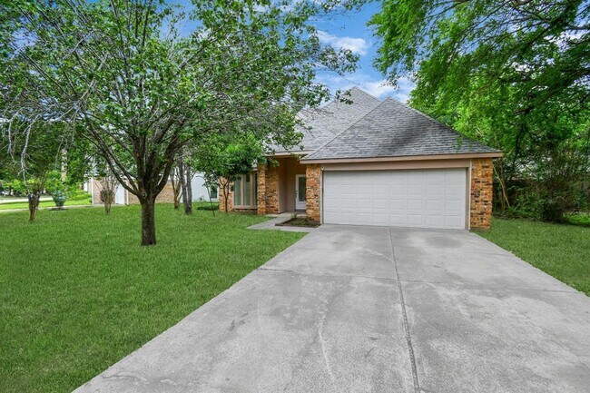 Building Photo - 15410 Lago Villa Dr