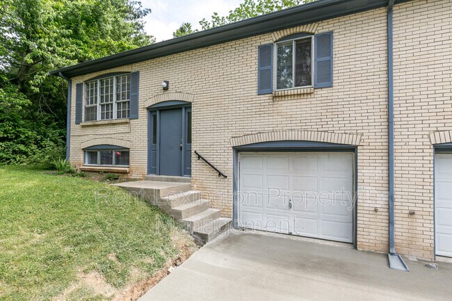 Building Photo - 3429 Warwick Ct