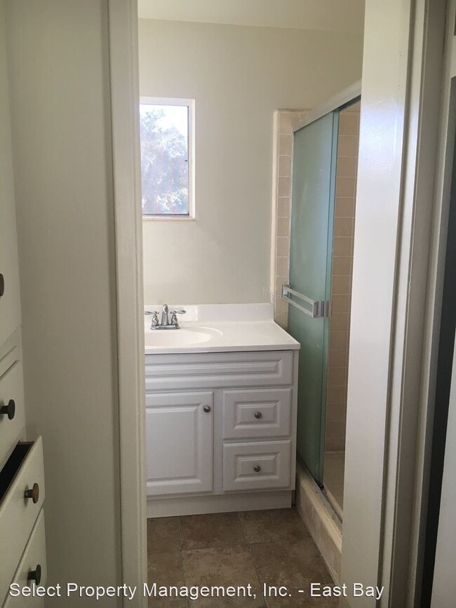 Building Photo - 31 Church St