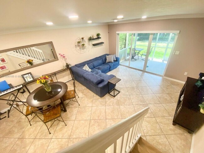 Foto del edificio - 4935 SW 66th Terrace