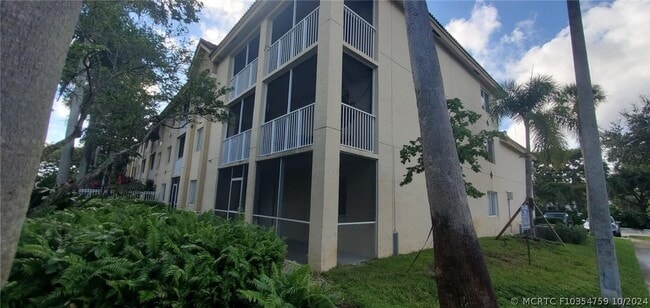 Building Photo - 470 S Park Rd