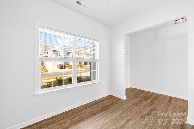 Foto del edificio - 18016 Wilbanks Dr