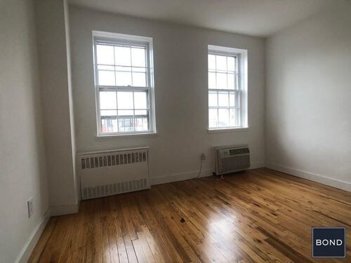Building Photo - 402 E 83rd St
