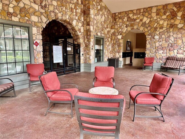Foto del edificio - 901 Charo Pkwy
