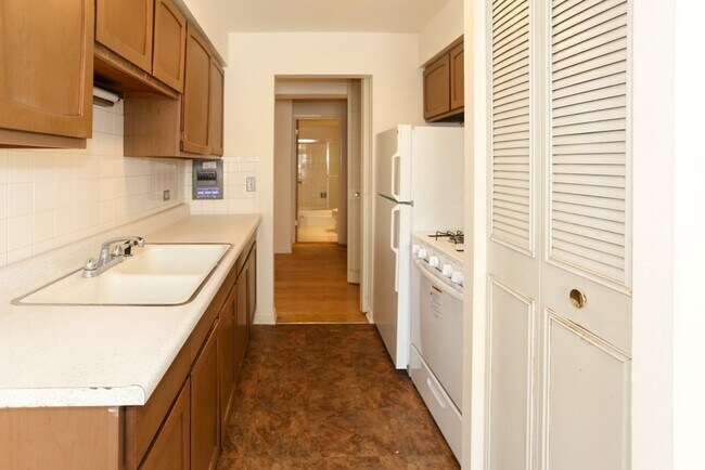 Foto del edificio - 515 W Briar Pl