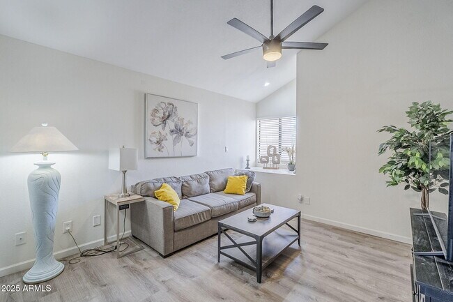 Foto del edificio - 7510 E Thomas Rd