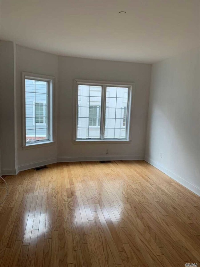 Building Photo - 344 Soundview Ln