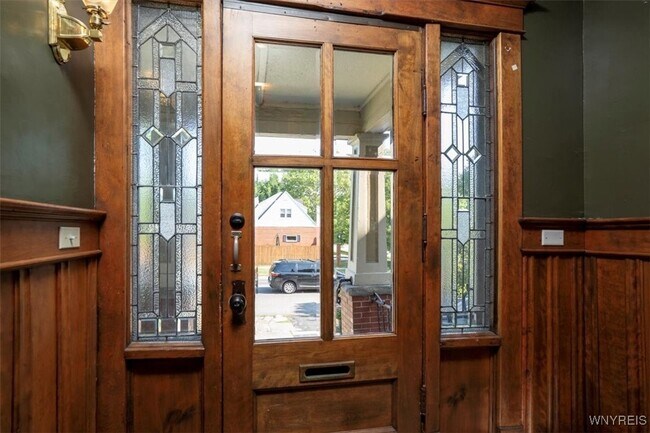 Foto del edificio - 825 Forest Ave