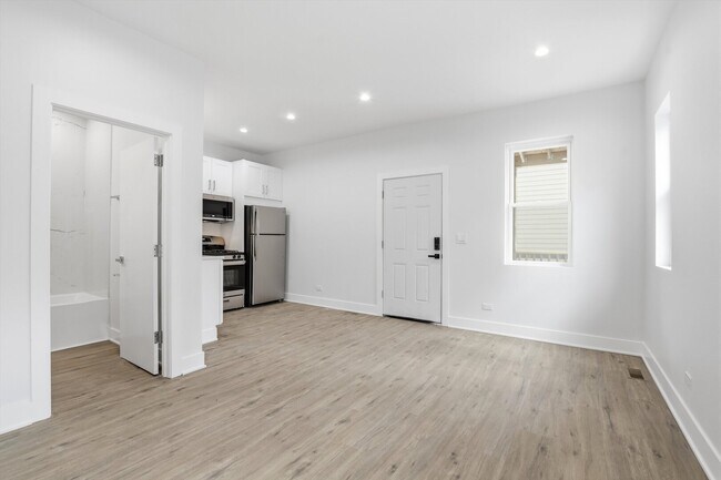 Foto del edificio - 3040 N Drake Ave