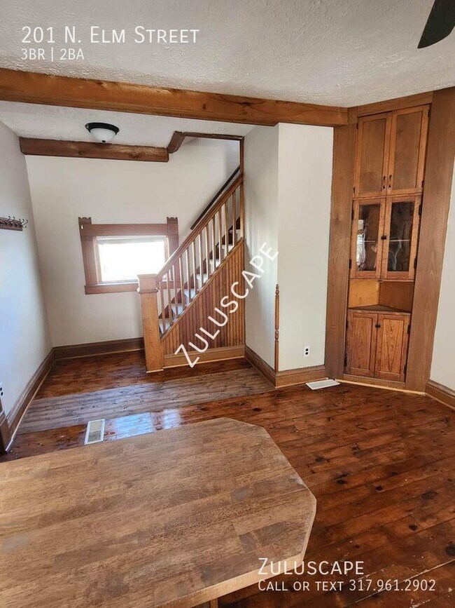 Foto del edificio - Large, 3 bedroom home with bonus area and ...