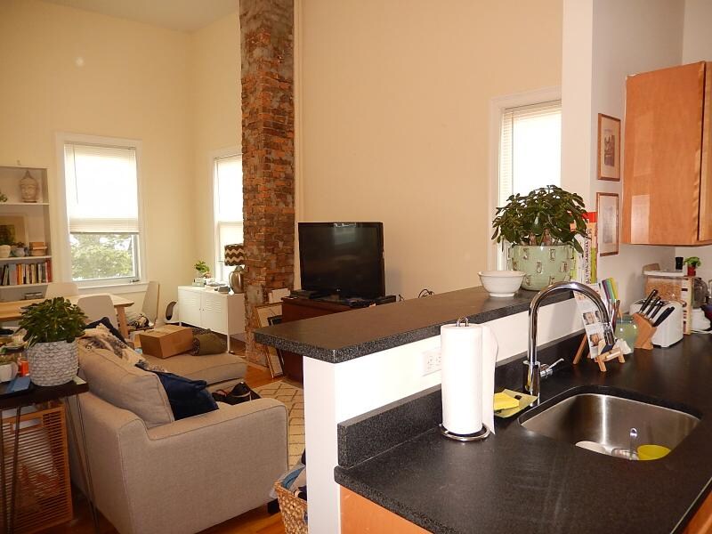 Foto principal - 536 Cambridge St