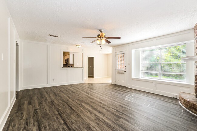Foto del edificio - 24106 Creekview Dr