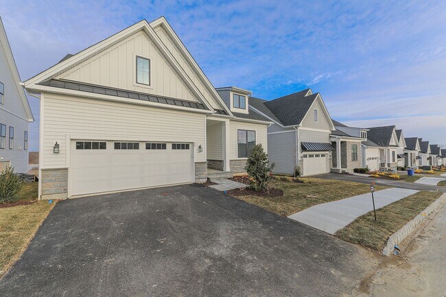 Foto del edificio - Beautiful and spacious brand new 3BR/3BA home in a 55+ community