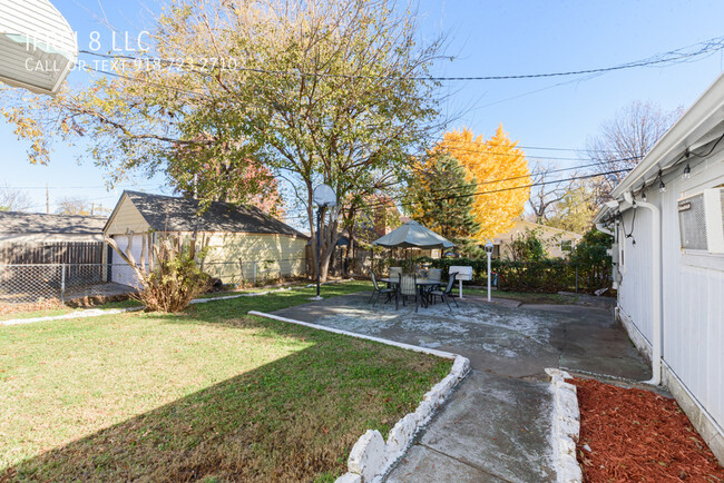 Building Photo - 1227 1/2 S Gary Ave-