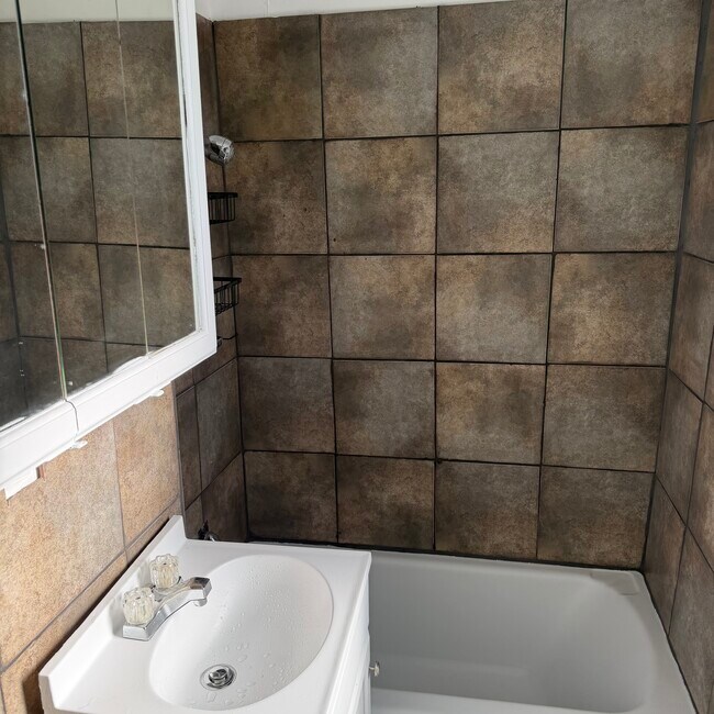 Foto del edificio - 5177 Connecticut St