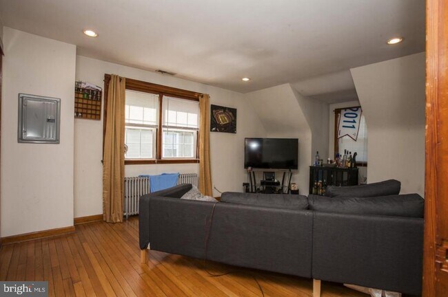 Foto del edificio - 338 W 6th Ave