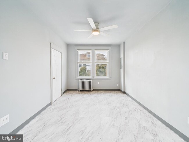 Building Photo - 246 S Fairview Ave