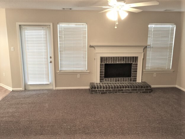 Building Photo - 8 Sandy Pond Ct
