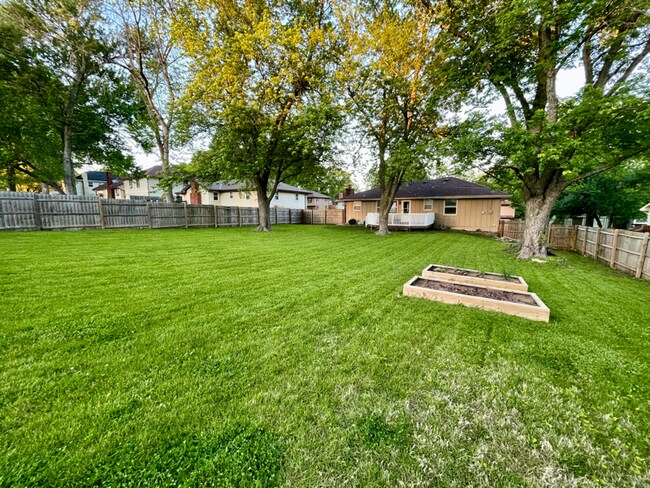 Foto del edificio - 12800 Craig Ave