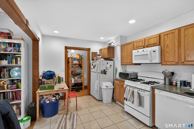 Building Photo - 245 Edwards St