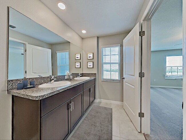 Foto del edificio - Brand New Luxury Townhome Community!
