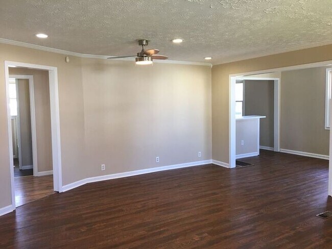 Building Photo - Madison - 3 Bedroom 1 Bath