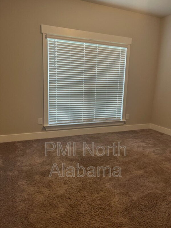 Foto del edificio - 14741 Greenleaf Dr
