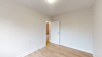 Building Photo - 316-320 Lonsdale Road