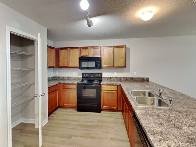 Building Photo - 312 Fern Ct