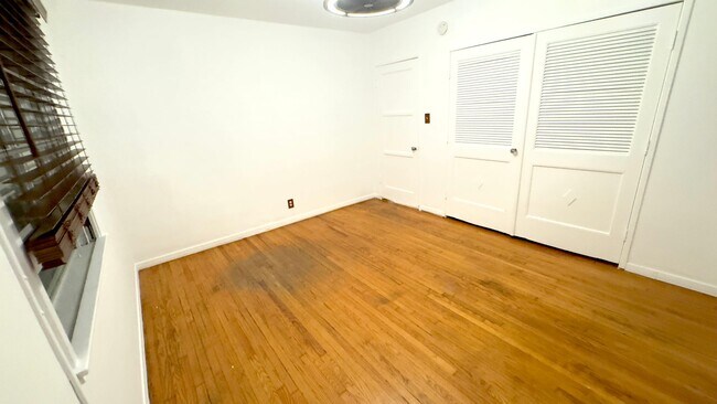 Foto del edificio - 878 Warren Ave