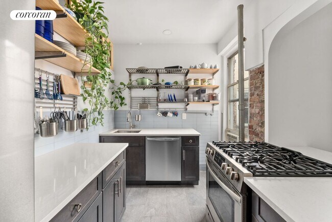 Foto del edificio - 811 Walton Ave