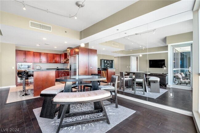 Building Photo - 4575 Dean Martin Dr