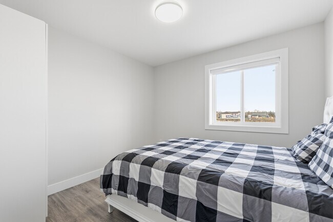 Photo du bâtiment - 15836-15856 56 Ave