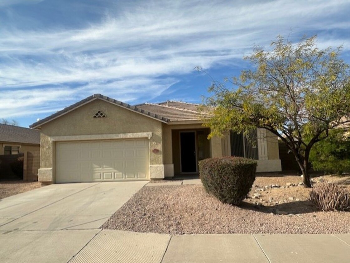 Foto principal - Single level 4 bedroom home in Chandler, w...