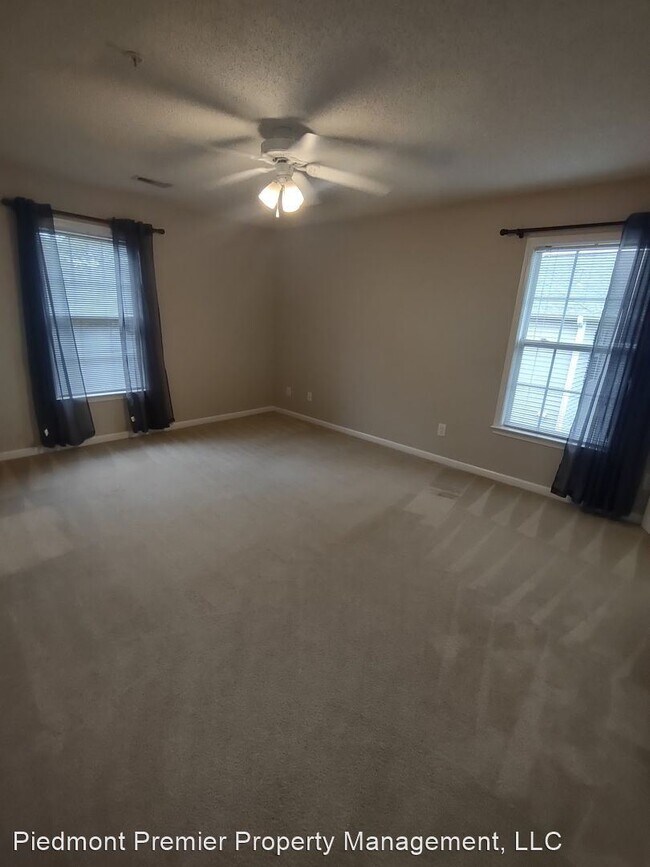 Foto del edificio - 2 br, 2 bath House - 932 Scholastic Ct