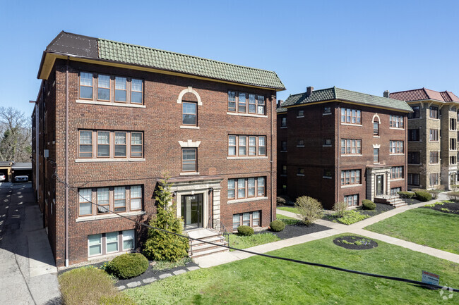 Building Photo - Overlook Manor