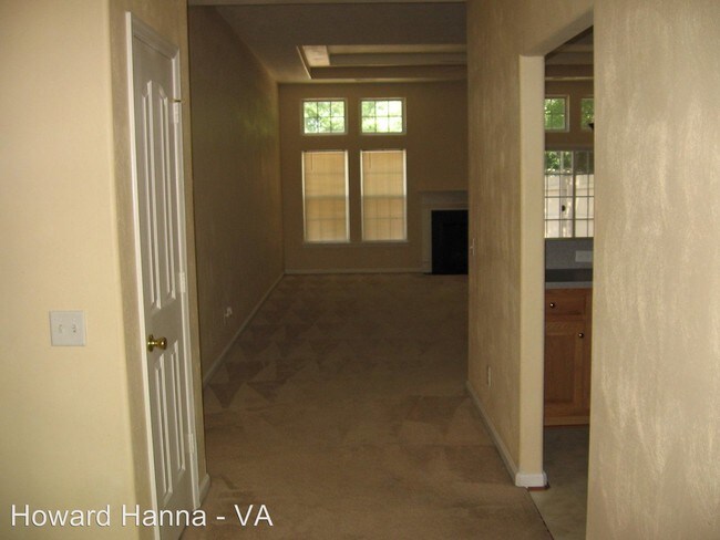 Building Photo - 3 br, 2 bath House - 100 Lands End Lane