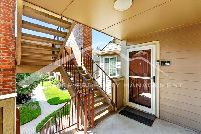 Foto del edificio - Spacious Condo with Central AC and Reserved Parking/Dedicated Garage