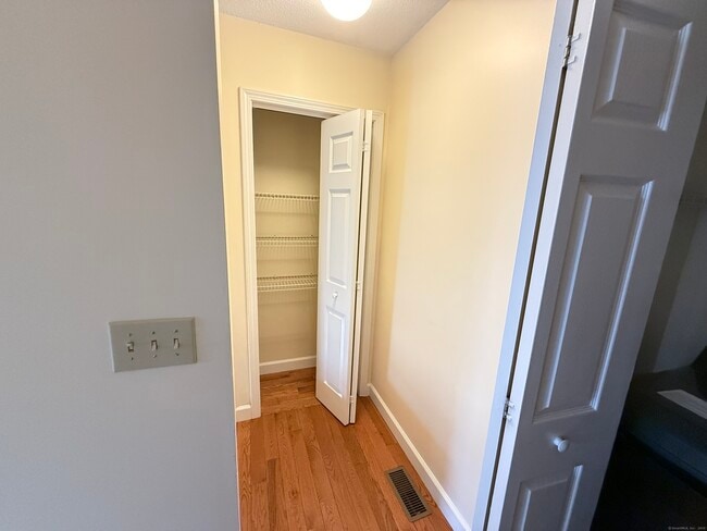 Building Photo - 27 Crows Nest Ln