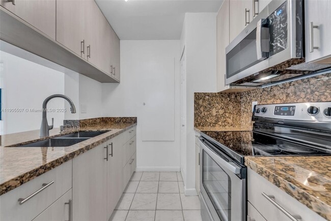 Foto del edificio - 9730 Hammocks Blvd